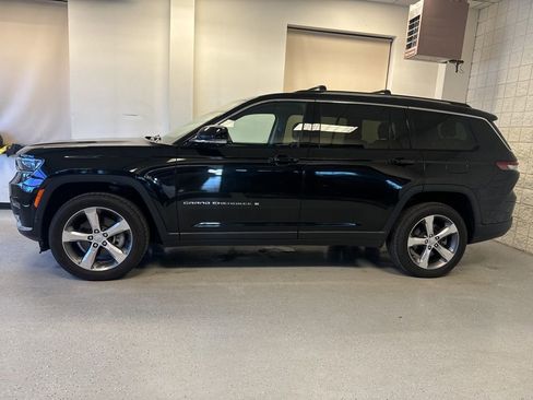 Used 2021 Jeep Grand Cherokee L Limited w/ Luxury Tech Group II image 16