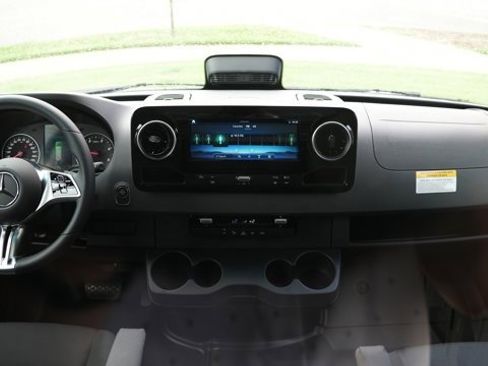 Used 2025 Mercedes-Benz Sprinter 2500 image 29