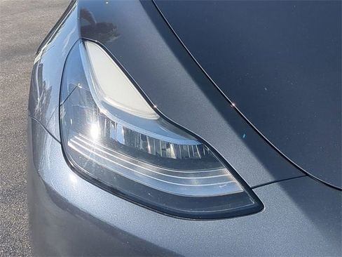 Used 2022 Tesla Model Y Long Range image 10