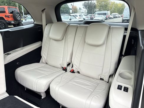 Used 2024 Mercedes-Benz GLS 580 4MATIC image 15