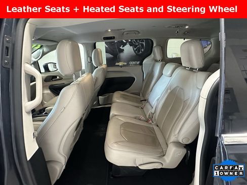 Used 2021 Chrysler Pacifica Touring-L image 17