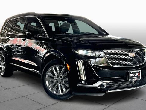 Used 2021 Cadillac XT6 Premium Luxury image 2