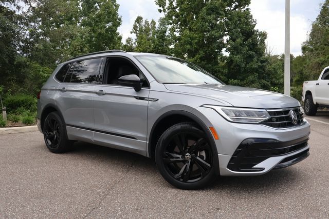 Certified 2023 Volkswagen Tiguan SE R-Line FWD image 1