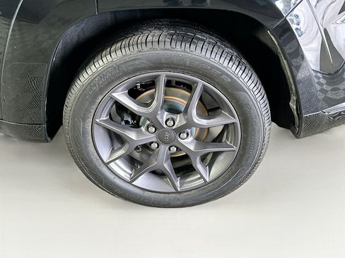 Used 2020 Jeep Grand Cherokee Limited X image 11