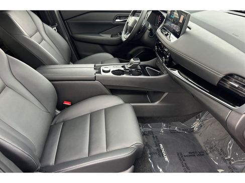Used 2025 Nissan Rogue SL w/ SL Premium Package image 18