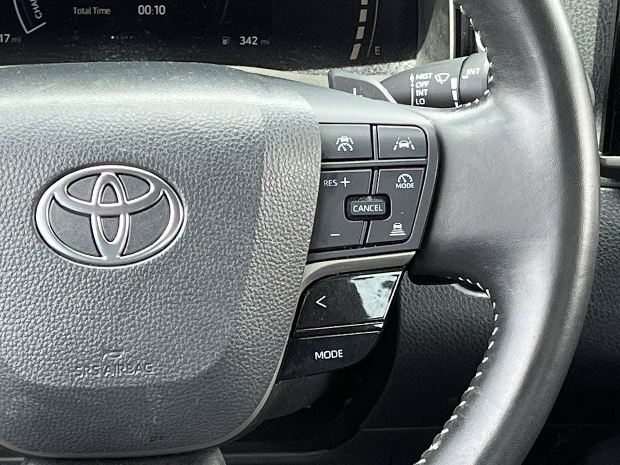 Used 2025 Toyota Camry SE FWD image 14