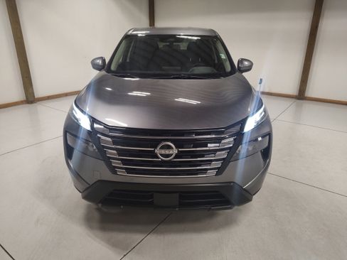 Used 2025 Nissan Rogue SV AWD/4WD image 3
