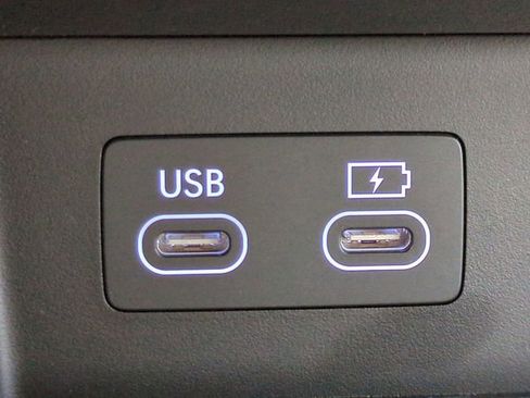 Certified 2025 Genesis GV80 2.5T Select AWD/4WD image 13