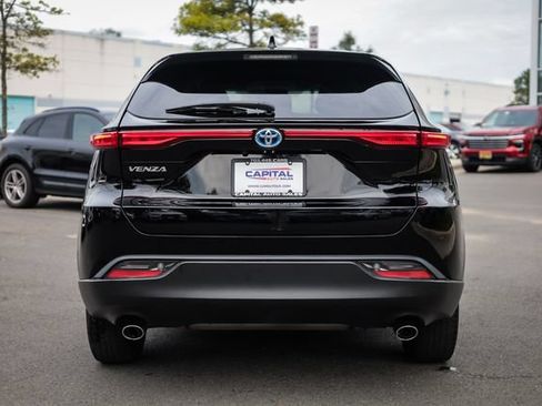 Used 2023 Toyota Venza LE AWD/4WD image 10