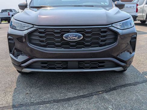 Used 2023 Ford Escape ST-Line w/ Tech Pack #1 AWD/4WD image 2