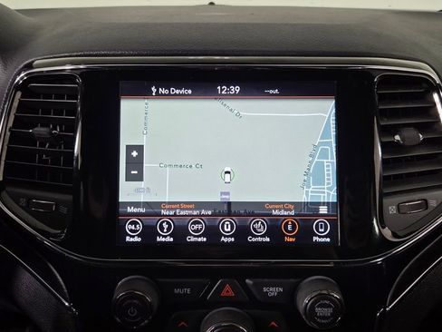 Used 2019 Jeep Grand Cherokee Limited w/ Luxury Group II AWD/4WD image 26