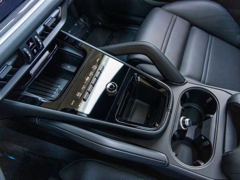 New 2025 Porsche Cayenne Turbo AWD/4WD image 39