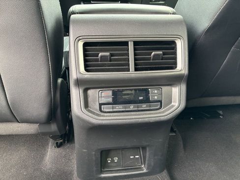 Used 2024 Volkswagen Atlas SE image 19