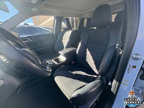 Used 2023 Mitsubishi Outlander SE image 2