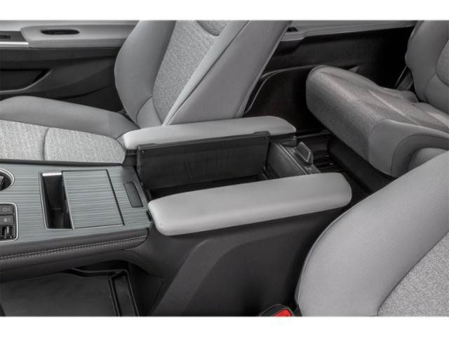 Used 2026 Toyota Sienna LE AWD/4WD image 16