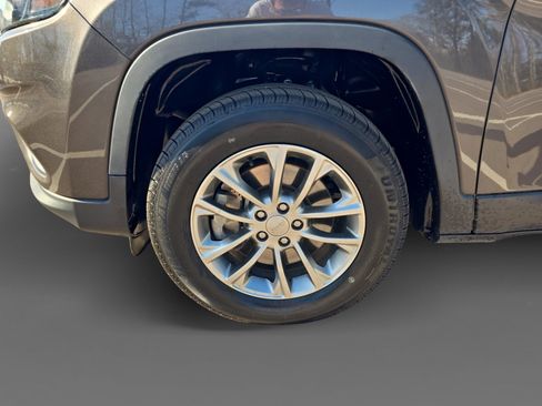 Used 2019 Jeep Cherokee Latitude Plus image 9