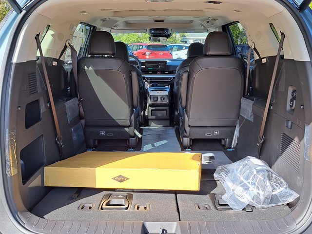 New 2027 Kia Carnival SX w/ Dark Edition Package FWD image 14