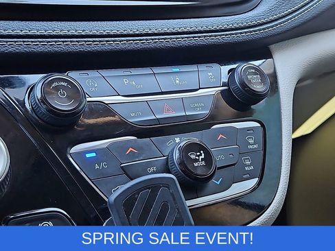 Used 2023 Chrysler Pacifica Touring-L image 23