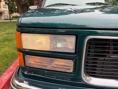 Used 1997 GMC Yukon 4WD 4-Door w/ Marketing Opt Pkg 5 image 23