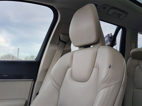 Used 2019 Volvo XC90 T6 Momentum w/ Protection Package Premier image 21