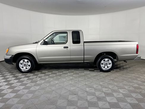 Used 2000 Nissan Frontier XE image 9