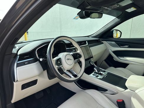 Used 2024 Jaguar F-PACE R-Dynamic S image 11