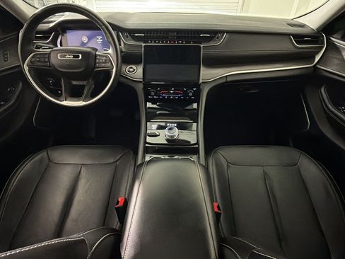 Used 2022 Jeep Grand Cherokee L Limited AWD/4WD image 11
