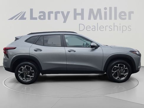 Used 2025 Chevrolet Trax LT w/ Driver Confidence Package FWD image 6
