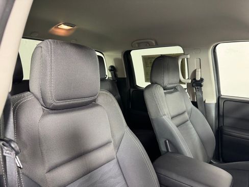 Used 2024 Nissan Frontier SV image 31