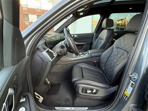 Certified 2024 BMW X7 xDrive40i w/ M Sport Package image 19