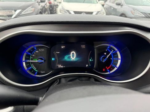 Used 2024 Chrysler Pacifica Select image 25