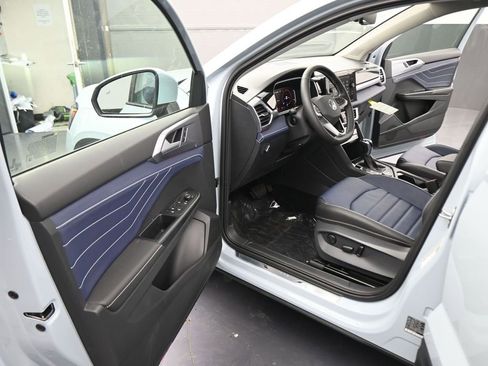 New 2026 Volkswagen Taos SEL image 39