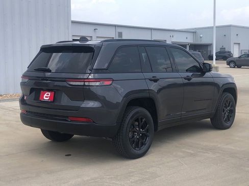 New 2025 Jeep Grand Cherokee Altitude image 8