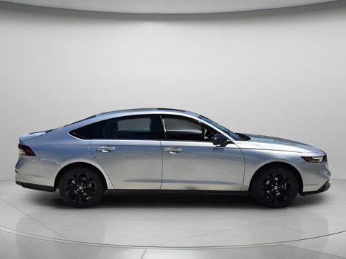Certified 2025 Honda Accord SE image 3