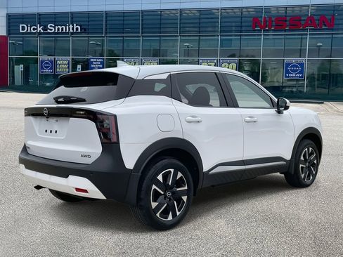 Used 2025 Nissan Kicks SV image 6