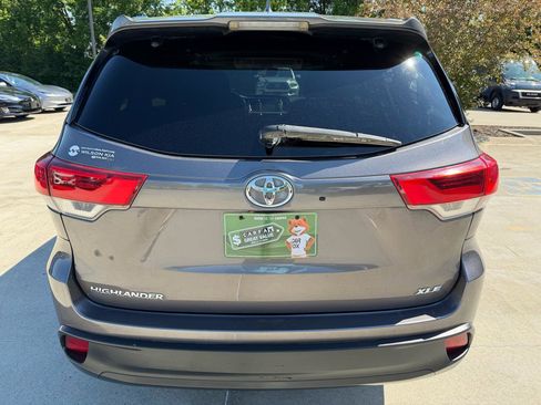 Used 2017 Toyota Highlander XLE FWD image 6