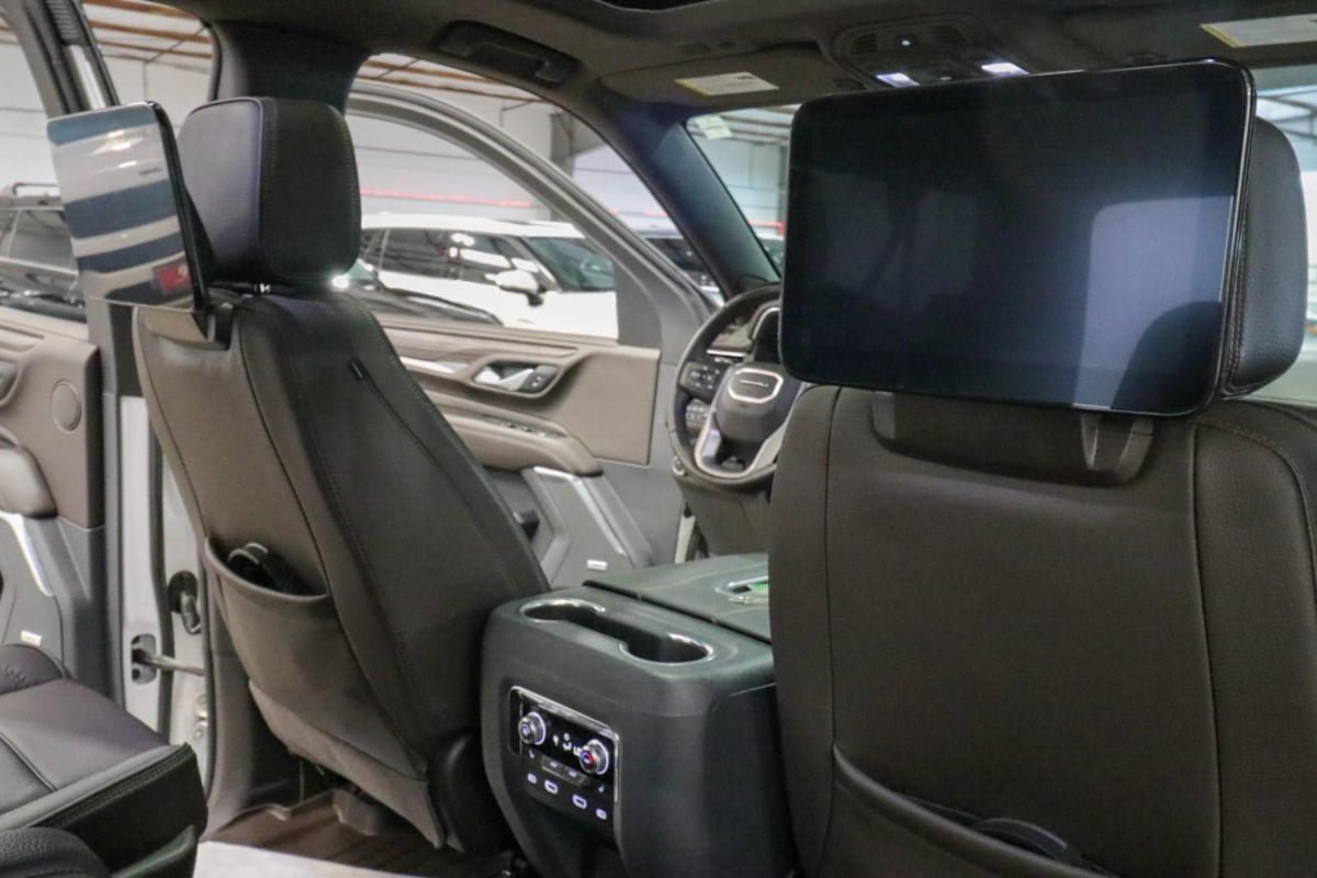 Used 2024 GMC Yukon XL Denali w/ Advanced Technology Package AWD/4WD image 29
