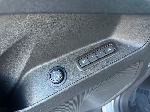 Used 2022 Chevrolet Equinox Premier AWD/4WD image 25