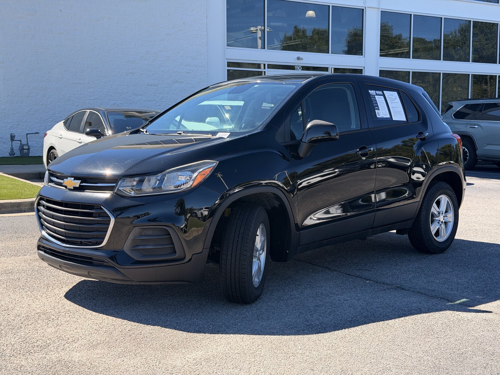 Used 2022 Chevrolet Trax LS w/ Tint and Cruise Package AWD/4WD image 7