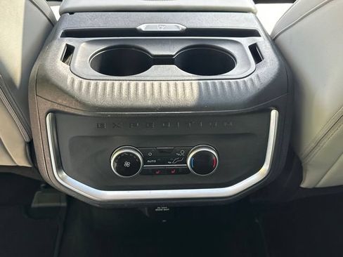 Used 2025 Ford Expedition Platinum w/ Driver's Package AWD/4WD image 22