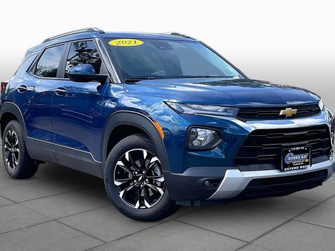 Used 2021 Chevrolet TrailBlazer LT w/ Convenience Package FWD image 3