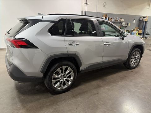 Used 2022 Toyota RAV4 XLE Premium AWD/4WD image 3