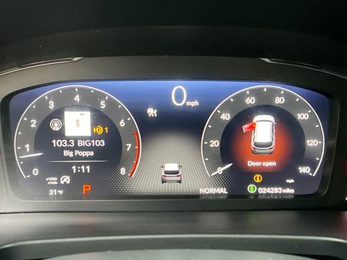 Used 2025 Honda Pilot Elite image 15