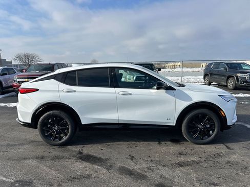 New 2026 Buick Envista Sport Touring image 9