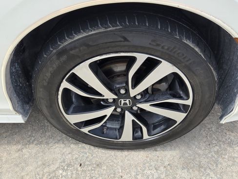 Used 2018 Honda Odyssey Elite image 13