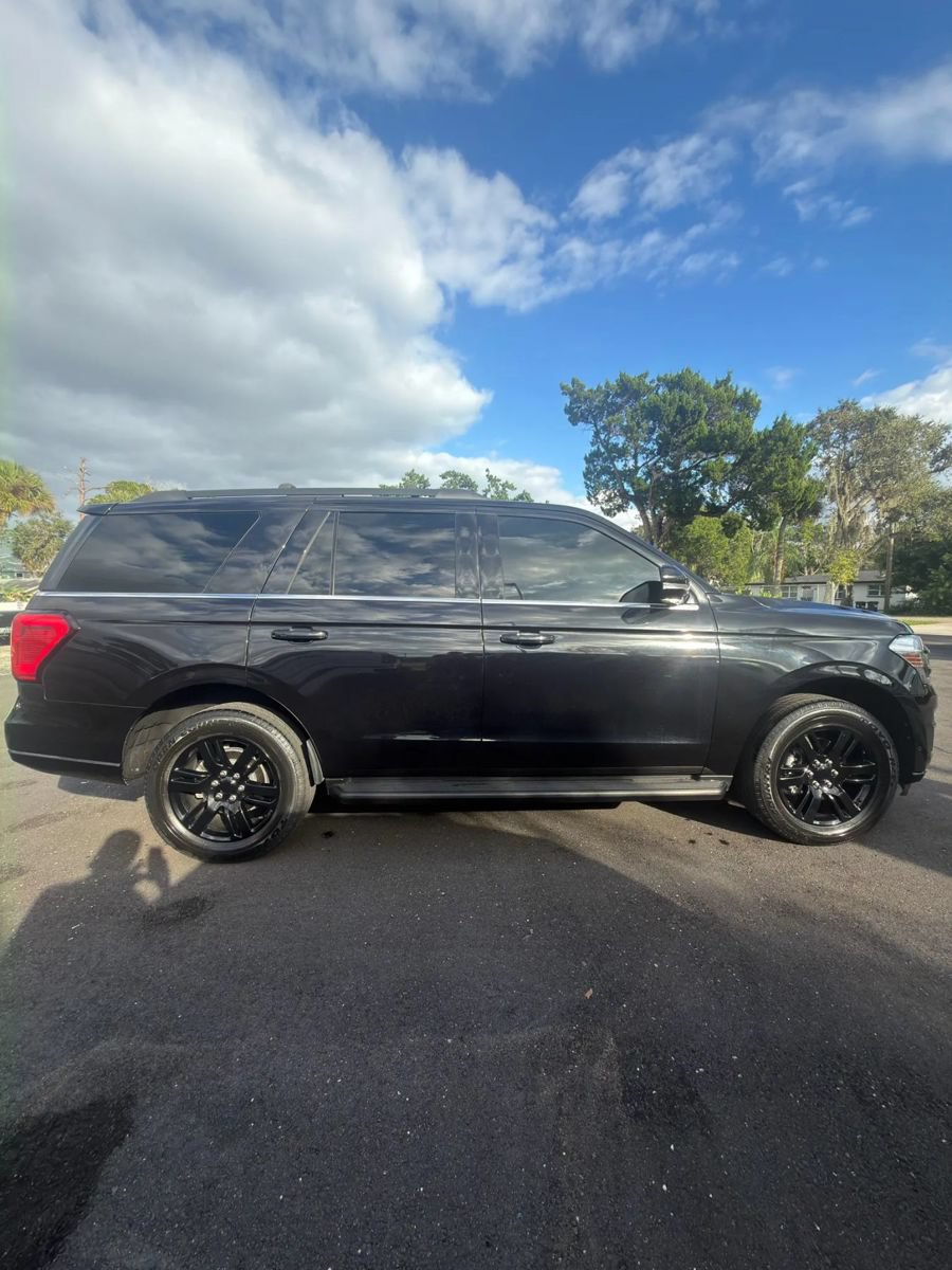 Used 2024 Ford Expedition XLT RWD image 4