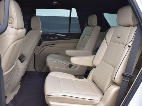 Used 2024 Cadillac Escalade Premium Luxury AWD/4WD image 12