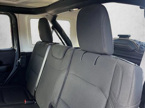 Used 2019 Jeep Wrangler Unlimited Sahara image 19