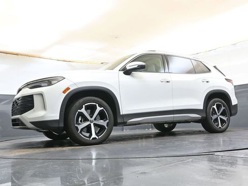 Used 2025 Volkswagen Tiguan SE w/ Panoramic Sunroof Package image 38