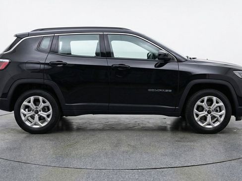 Used 2025 Jeep Compass Latitude AWD/4WD image 11